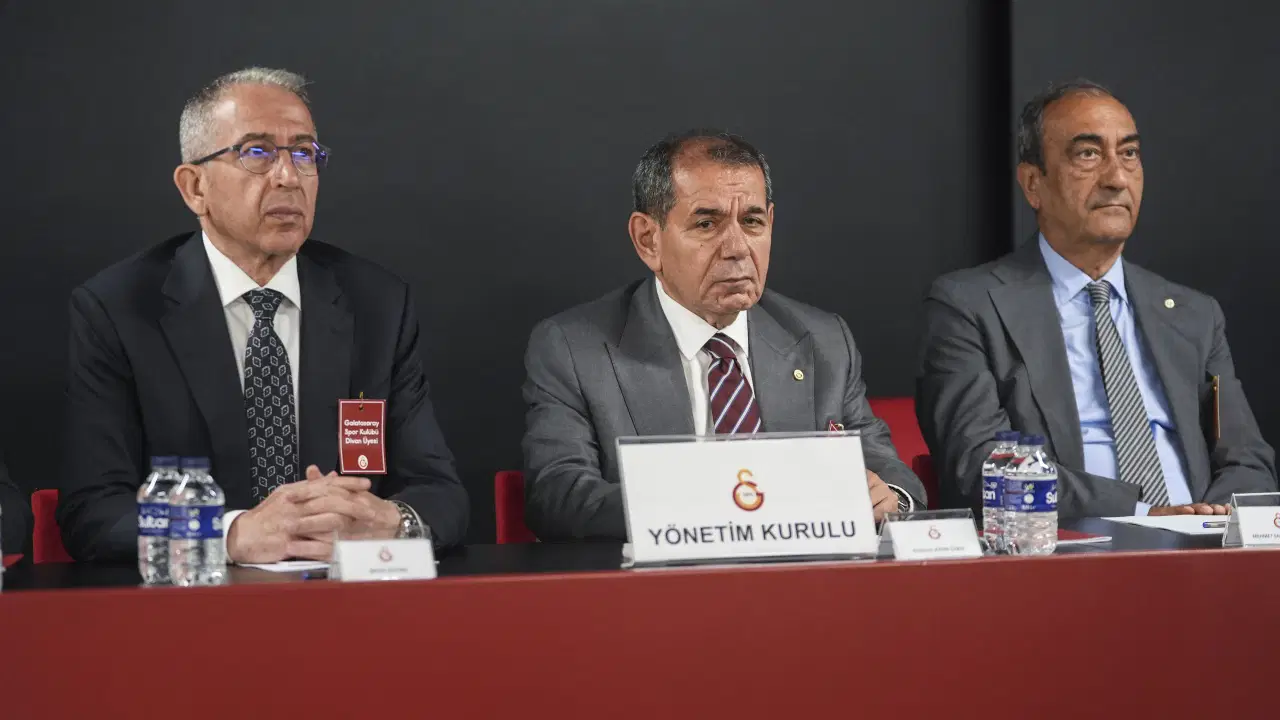 Rennes Maçı Öncesi Galatasaray Taraftarlarından Dursun Özbek'e Sert Tepki