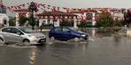 Ankara'da duş!  Sokaklar sularla doldu, işyerleri sular altında kaldı, trafik tıkandı.