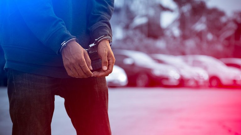 Düğünde 3 kişi havaya ateş ederken yakalandı