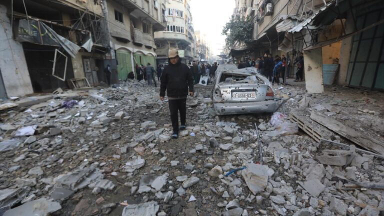 Gazze’de İsrail suikastçısının bir aracının saldırısı, 5 kişi yaralandı