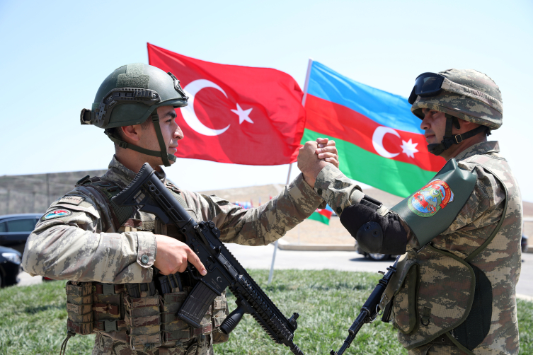 Azerbaycan Ordusu 107 yaşında