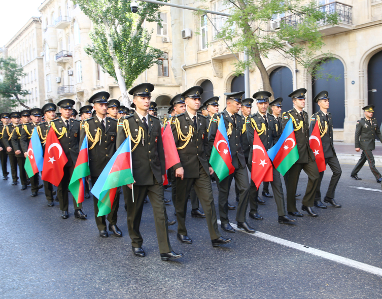 Azerbaycan Ordusu 107 yaşında