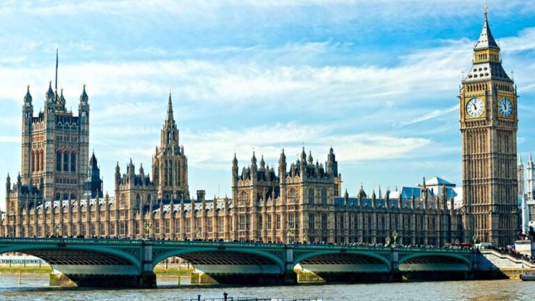 Vize, güvenlik, acil durum numaraları, gece hayatı ve daha fazlası …