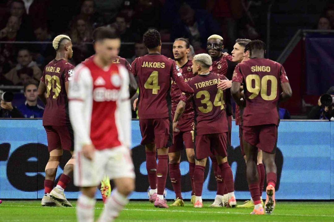 Ajax'ın Şampiyonlar Ligi galibiyeti sonrası Okan Buruk'tan açıklama! İlk 8'e girme hedefini açıkladı! Osimhen'in sözleri trend konu oldu 6